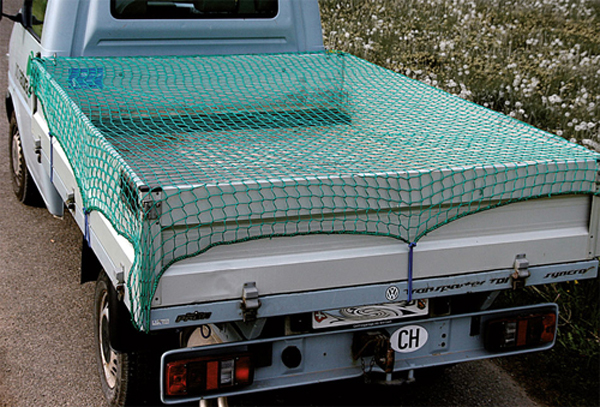 Lieferwagen mit Ladungssicherungsnetz